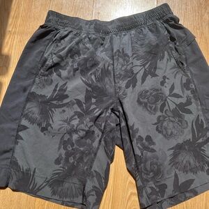 Rare original floral pattern Lululemon shorts Large